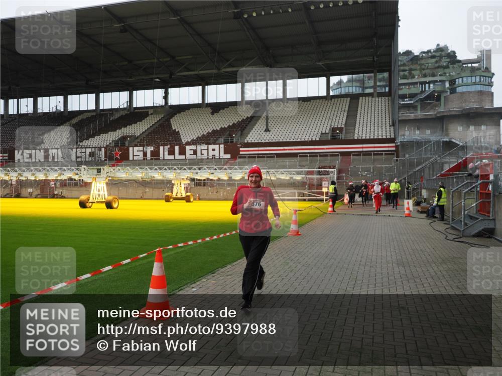 07.12.2025 - St. Pauli X-Mass-Run No. 15 Fabian Wolf http://msf.ph/oto/9397988 07.12.2025 10:48:17 Ziel 876, 1195, 1265, 2028, 2146, 2147, 2339, 2501, 2803, 3018, 3598, 4229 meine-sportfotos.de