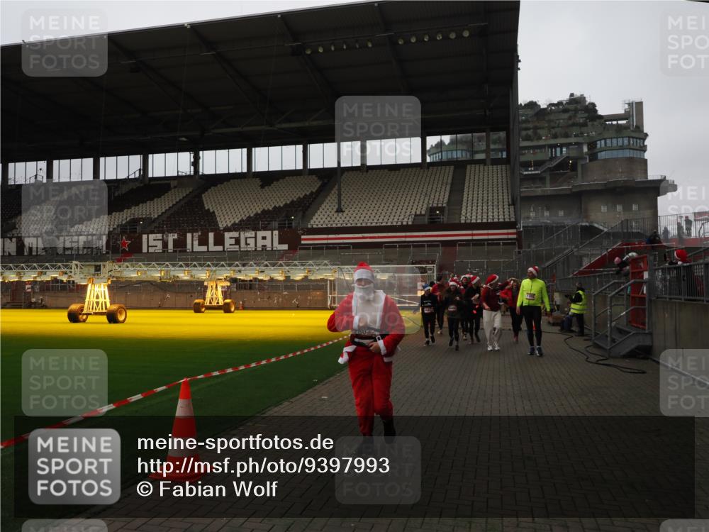 07.12.2025 - St. Pauli X-Mass-Run No. 15 Fabian Wolf http://msf.ph/oto/9397993 07.12.2025 10:48:23 Ziel 577, 876, 1265, 1267, 2028, 2232, 2233, 2235, 2239, 2241, 2339, 2501, 2796, 2797, 2803, 3018, 3598, 4229, 4447, 4598 meine-sportfotos.de