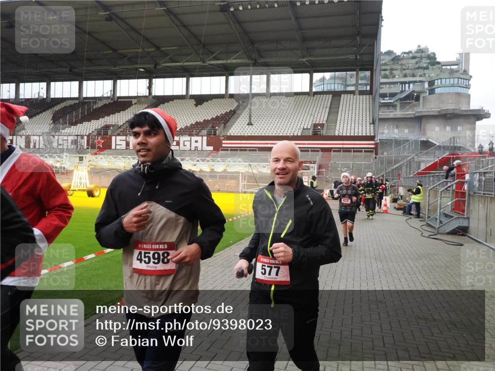 07.12.2025 - St. Pauli X-Mass-Run No. 15 Fabian Wolf http://msf.ph/oto/9398023 07.12.2025 10:48:32 Ziel 233, 290, 577, 633, 935, 1265, 1267, 1515, 1516, 1517, 1521, 2232, 2233, 2235, 2239, 2241, 2796, 2797, 2803, 3017, 3019, 4447, 4598 meine-sportfotos.de