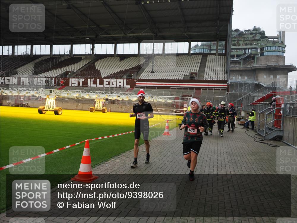 07.12.2025 - St. Pauli X-Mass-Run No. 15 Fabian Wolf http://msf.ph/oto/9398026 07.12.2025 10:48:34 Ziel 233, 290, 577, 633, 935, 1009, 1087, 1265, 1267, 1515, 1516, 1517, 1521, 2232, 2233, 2235, 2239, 2241, 2796, 2797, 2803, 3017, 3019, 4447, 4598 meine-sportfotos.de