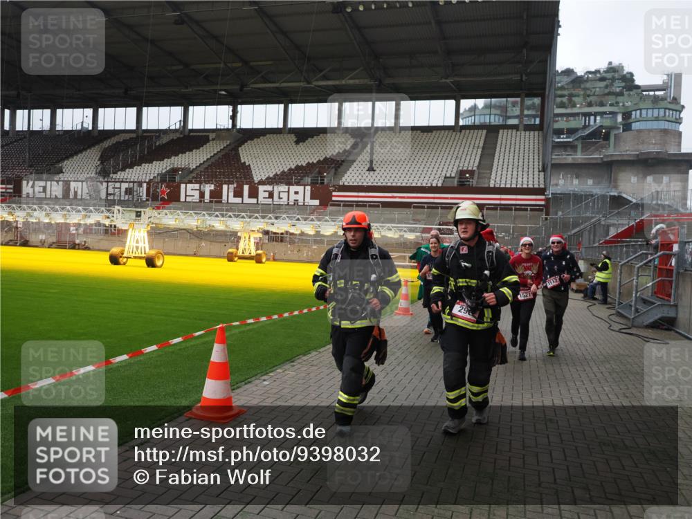 07.12.2025 - St. Pauli X-Mass-Run No. 15 Fabian Wolf http://msf.ph/oto/9398032 07.12.2025 10:48:38 Ziel 233, 290, 577, 633, 935, 1009, 1087, 1188, 1189, 1267, 1515, 1516, 1517, 1521, 2232, 2233, 2235, 2239, 2241, 2268, 2269, 2796, 2797, 3017, 3019, 3346, 4447, 4598 meine-sportfotos.de