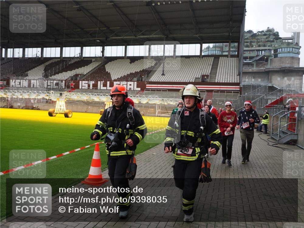 07.12.2025 - St. Pauli X-Mass-Run No. 15 Fabian Wolf http://msf.ph/oto/9398035 07.12.2025 10:48:39 Ziel 233, 290, 577, 633, 935, 1009, 1087, 1188, 1189, 1515, 1516, 1517, 1521, 2232, 2233, 2235, 2239, 2241, 2268, 2269, 2796, 3017, 3019, 3346, 4447, 4598 meine-sportfotos.de