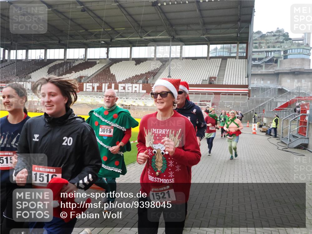 07.12.2025 - St. Pauli X-Mass-Run No. 15 Fabian Wolf http://msf.ph/oto/9398045 07.12.2025 10:48:41 Ziel 233, 290, 577, 592, 633, 935, 1009, 1087, 1188, 1189, 1515, 1516, 1517, 1521, 1895, 2232, 2268, 2269, 3017, 3019, 3346, 4598 meine-sportfotos.de