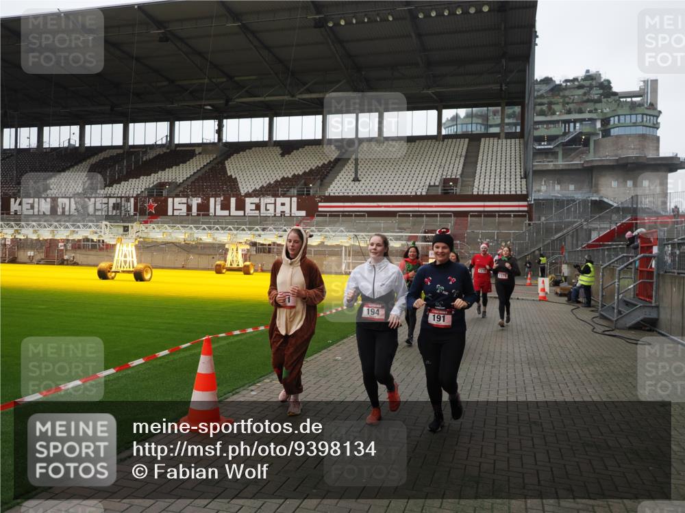 07.12.2025 - St. Pauli X-Mass-Run No. 15 Fabian Wolf http://msf.ph/oto/9398134 07.12.2025 10:49:12 Ziel 191, 194, 471, 1019, 1155, 1164, 1166, 1370, 1372, 2764, 2765, 2921, 2933, 3366, 3369 meine-sportfotos.de