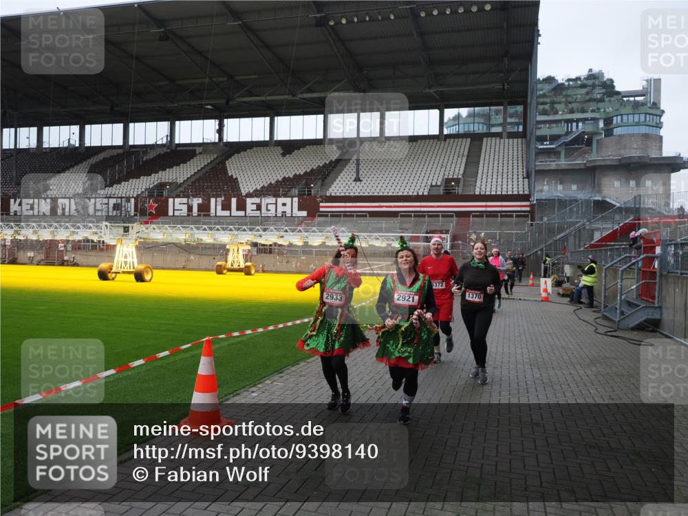 07.12.2025 - St. Pauli X-Mass-Run No. 15 Fabian Wolf http://msf.ph/oto/9398140 07.12.2025 10:49:14 Ziel 191, 194, 471, 1155, 1164, 1166, 1370, 1372, 2764, 2765, 2921, 2933, 3366, 3369 meine-sportfotos.de