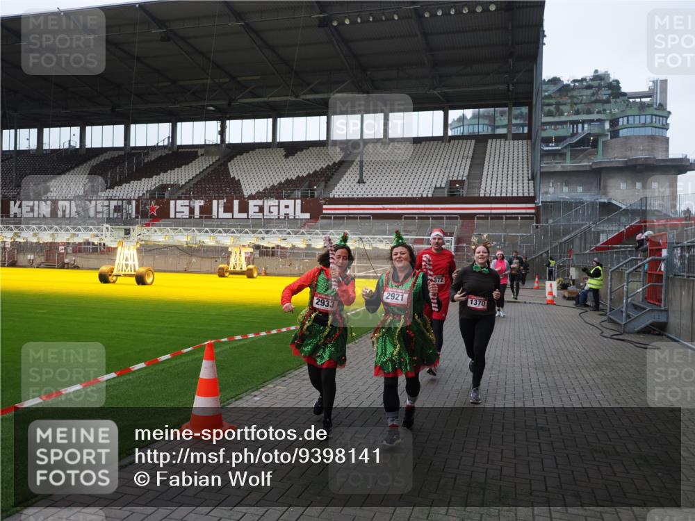 07.12.2025 - St. Pauli X-Mass-Run No. 15 Fabian Wolf http://msf.ph/oto/9398141 07.12.2025 10:49:14 Ziel 191, 194, 471, 1155, 1164, 1166, 1370, 1372, 2764, 2765, 2921, 2933, 3366, 3369 meine-sportfotos.de