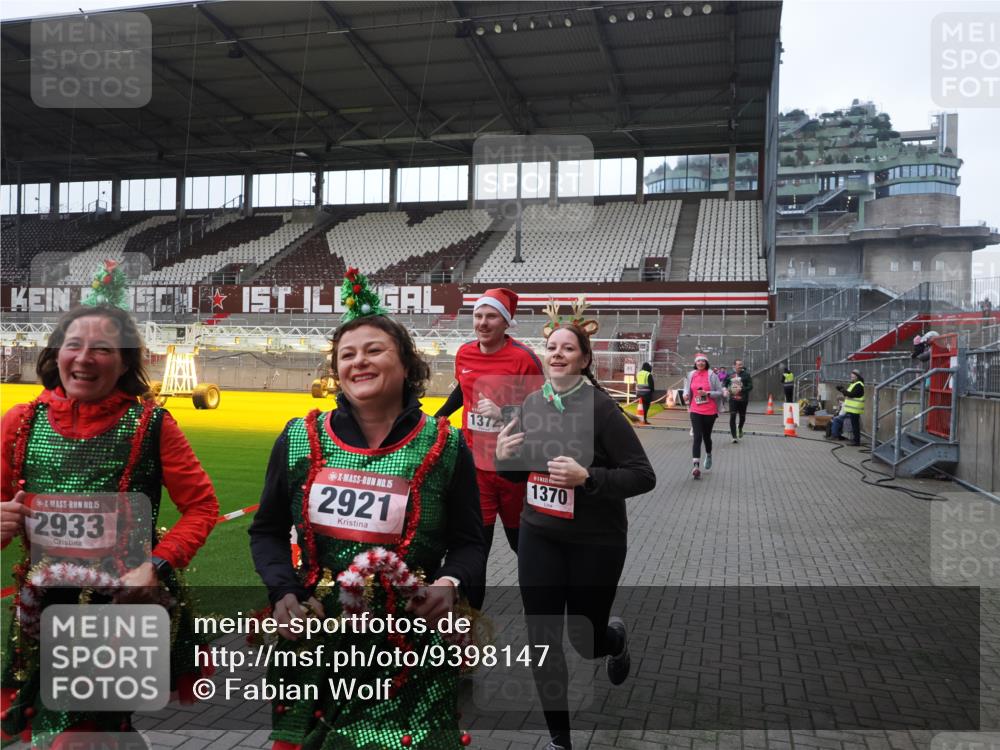 07.12.2025 - St. Pauli X-Mass-Run No. 15 Fabian Wolf http://msf.ph/oto/9398147 07.12.2025 10:49:15 Ziel 191, 194, 471, 1155, 1164, 1166, 1370, 1372, 2764, 2765, 2921, 2933, 3366, 3369 meine-sportfotos.de