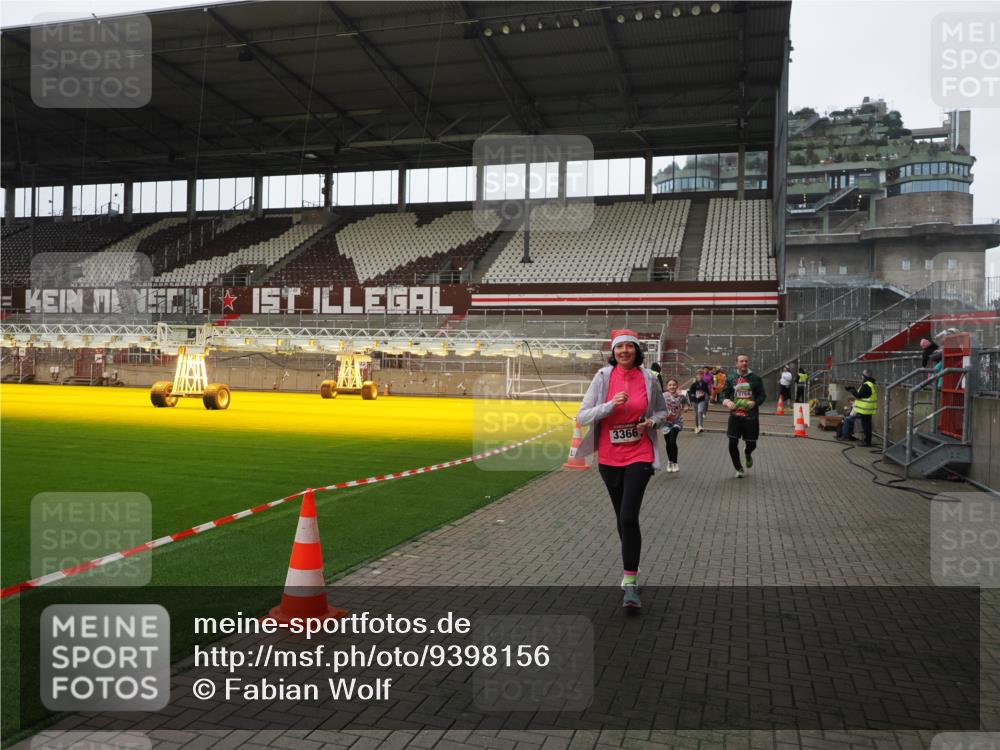 07.12.2025 - St. Pauli X-Mass-Run No. 15 Fabian Wolf http://msf.ph/oto/9398156 07.12.2025 10:49:17 Ziel 191, 194, 471, 1155, 1274, 1370, 1372, 1663, 2764, 2765, 2921, 2933, 3366, 3369 meine-sportfotos.de