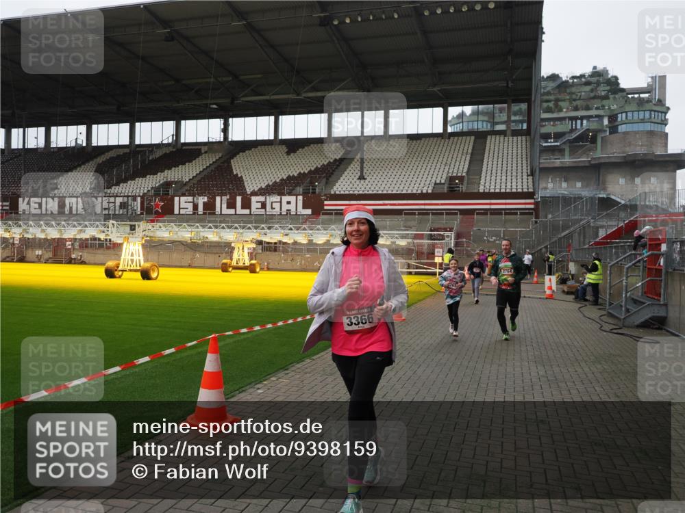 07.12.2025 - St. Pauli X-Mass-Run No. 15 Fabian Wolf http://msf.ph/oto/9398159 07.12.2025 10:49:18 Ziel 191, 194, 471, 1155, 1273, 1274, 1370, 1372, 1663, 2764, 2765, 2921, 2933, 3366, 3369 meine-sportfotos.de
