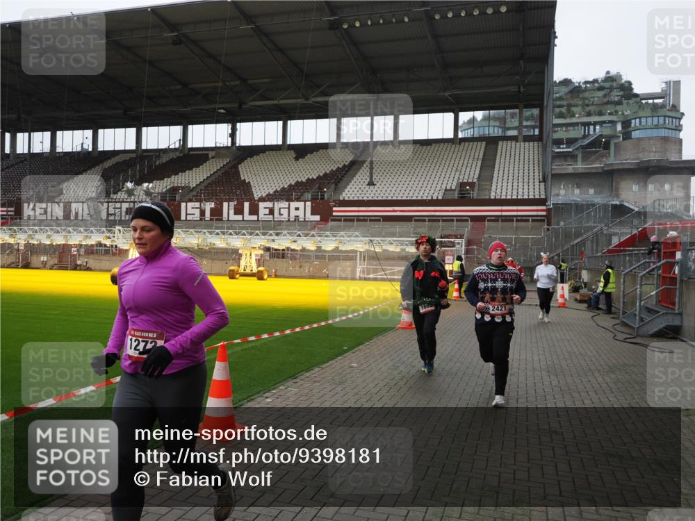 07.12.2025 - St. Pauli X-Mass-Run No. 15 Fabian Wolf http://msf.ph/oto/9398181 07.12.2025 10:49:26 Ziel 157, 890, 1273, 1274, 1370, 1372, 1663, 2299, 2301, 2421, 2764, 2765, 3366 meine-sportfotos.de