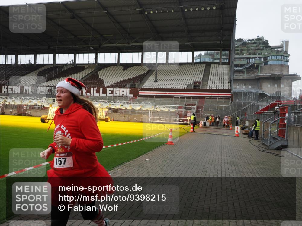 07.12.2025 - St. Pauli X-Mass-Run No. 15 Fabian Wolf http://msf.ph/oto/9398215 07.12.2025 10:49:35 Ziel 157, 890, 1179, 1273, 1274, 1663, 2299, 2301, 2421 meine-sportfotos.de