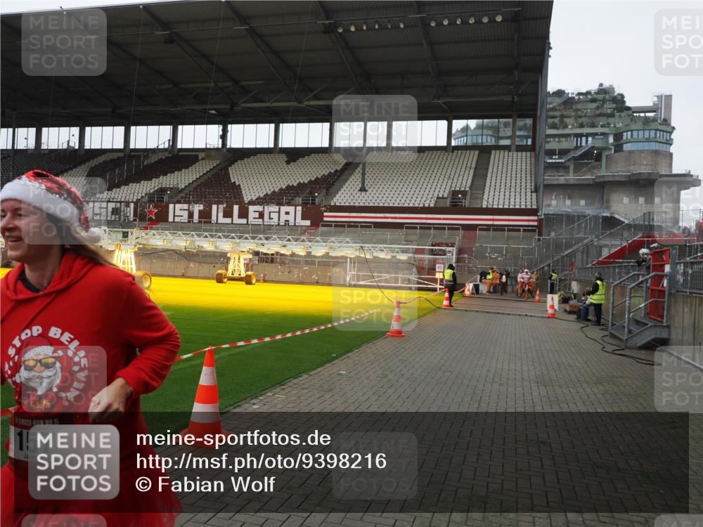 07.12.2025 - St. Pauli X-Mass-Run No. 15 Fabian Wolf http://msf.ph/oto/9398216 07.12.2025 10:49:36 Ziel 157, 890, 1179, 1273, 1274, 1663, 2299, 2301, 2421 meine-sportfotos.de