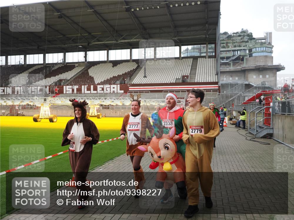 07.12.2025 - St. Pauli X-Mass-Run No. 15 Fabian Wolf http://msf.ph/oto/9398227 07.12.2025 10:49:50 Ziel 916, 1035, 1232, 2100, 2201, 2338, 2340, 2341, 2777, 2779, 3026, 3030, 3380 meine-sportfotos.de