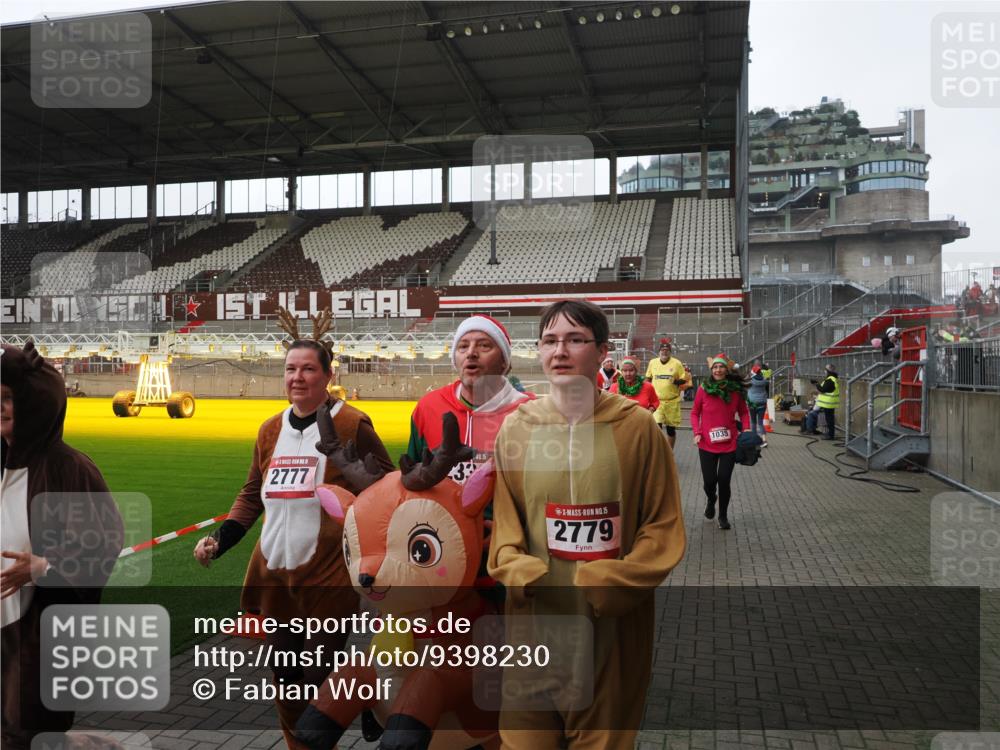 07.12.2025 - St. Pauli X-Mass-Run No. 15 Fabian Wolf http://msf.ph/oto/9398230 07.12.2025 10:49:51 Ziel 916, 1035, 1232, 2100, 2201, 2338, 2340, 2341, 2777, 2779, 3026, 3030, 3380 meine-sportfotos.de