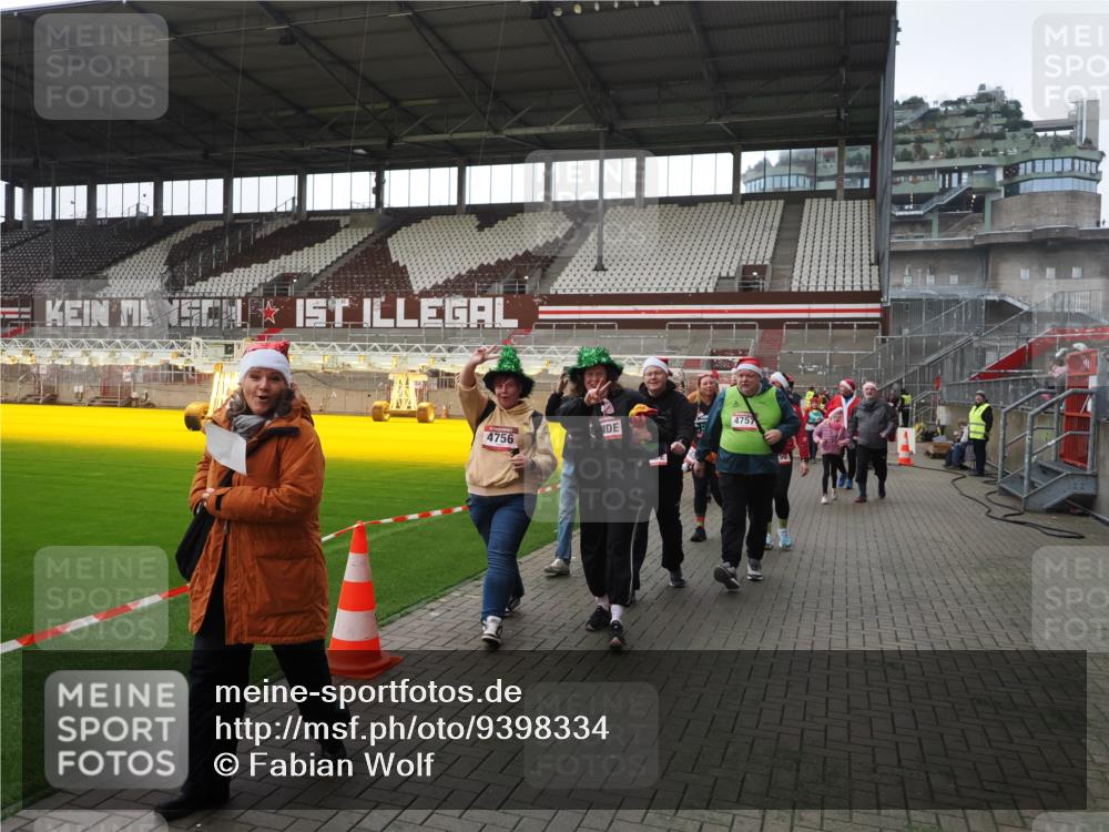 07.12.2025 - St. Pauli X-Mass-Run No. 15 Fabian Wolf http://msf.ph/oto/9398334 07.12.2025 10:50:36 Ziel 1726, 1729, 1730, 2250, 2460, 2582, 2583, 2584, 3287, 3291, 3368, 4075, 4110, 4111, 4756, 4757, 4759 meine-sportfotos.de