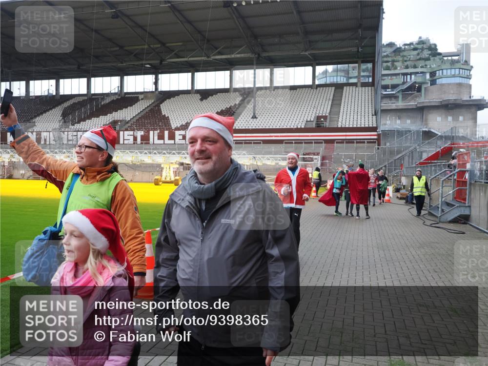 07.12.2025 - St. Pauli X-Mass-Run No. 15 Fabian Wolf http://msf.ph/oto/9398365 07.12.2025 10:50:43 Ziel 564, 1726, 1729, 1730, 2250, 2460, 2763, 3287, 3368, 4535, 4537, 4760, 4881 meine-sportfotos.de