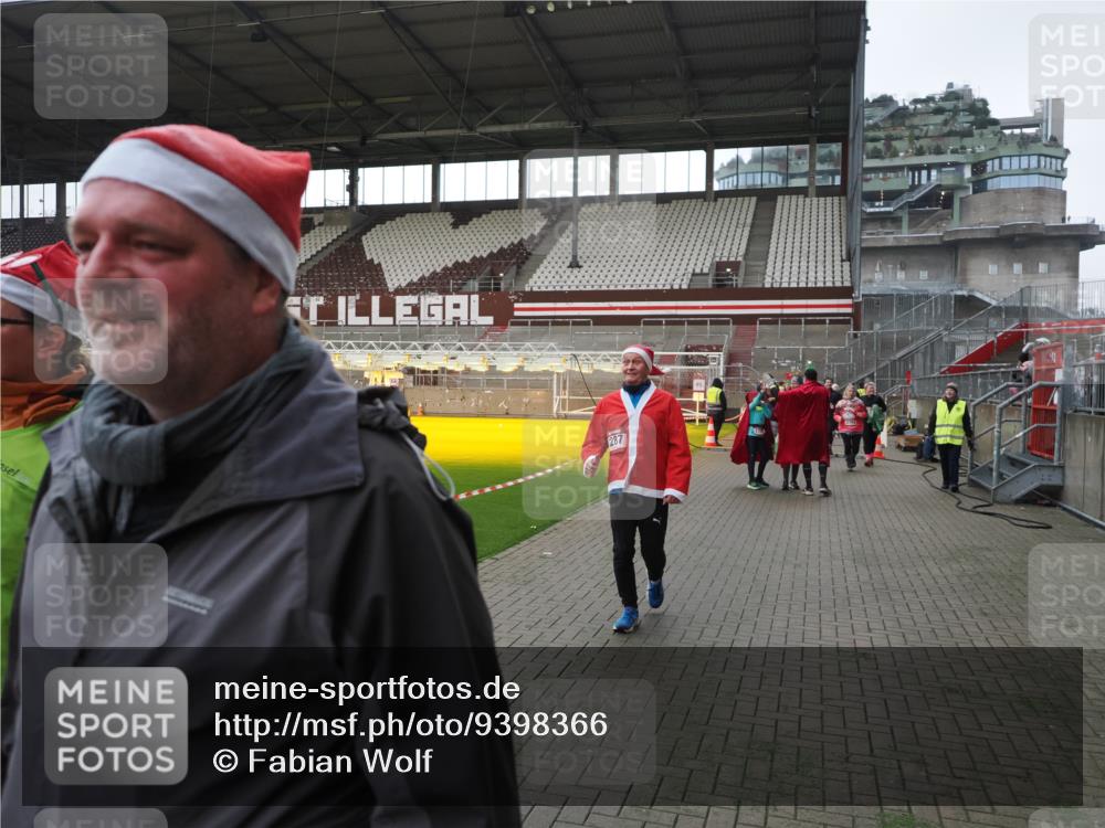 07.12.2025 - St. Pauli X-Mass-Run No. 15 Fabian Wolf http://msf.ph/oto/9398366 07.12.2025 10:50:44 Ziel 564, 1726, 1729, 1730, 2250, 2460, 2763, 3368, 4535, 4537, 4760, 4881 meine-sportfotos.de