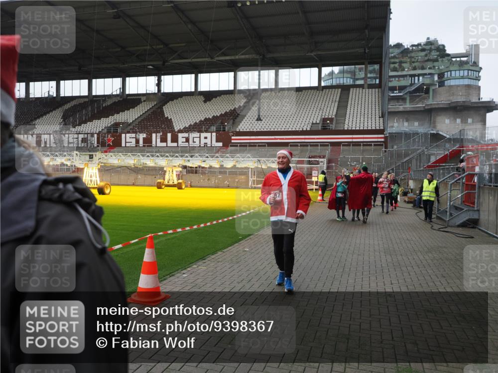 07.12.2025 - St. Pauli X-Mass-Run No. 15 Fabian Wolf http://msf.ph/oto/9398367 07.12.2025 10:50:44 Ziel 564, 1726, 1729, 1730, 2250, 2460, 2763, 3368, 4535, 4537, 4760, 4881 meine-sportfotos.de