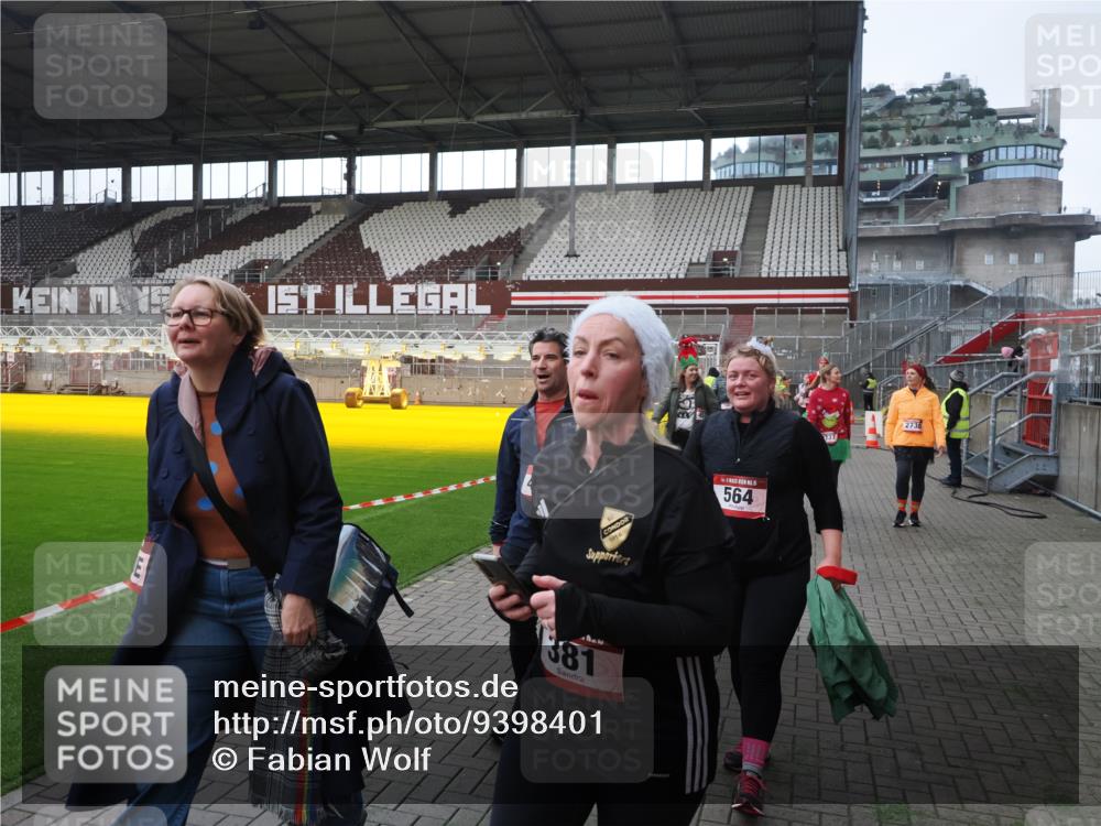 07.12.2025 - St. Pauli X-Mass-Run No. 15 Fabian Wolf http://msf.ph/oto/9398401 07.12.2025 10:50:57 Ziel 249, 381, 564, 769, 1691, 2737, 2738, 2763, 4535, 4537, 4760, 4881 meine-sportfotos.de