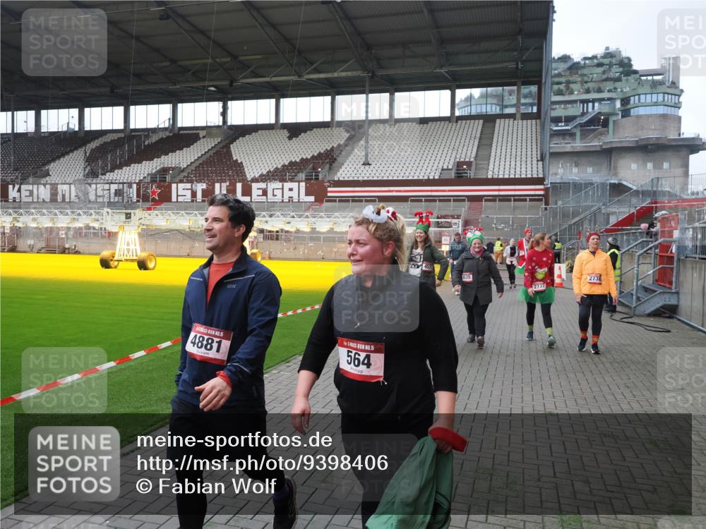 07.12.2025 - St. Pauli X-Mass-Run No. 15 Fabian Wolf http://msf.ph/oto/9398406 07.12.2025 10:50:58 Ziel 249, 381, 564, 769, 1691, 2737, 2738, 2763, 4535, 4537, 4760, 4881 meine-sportfotos.de