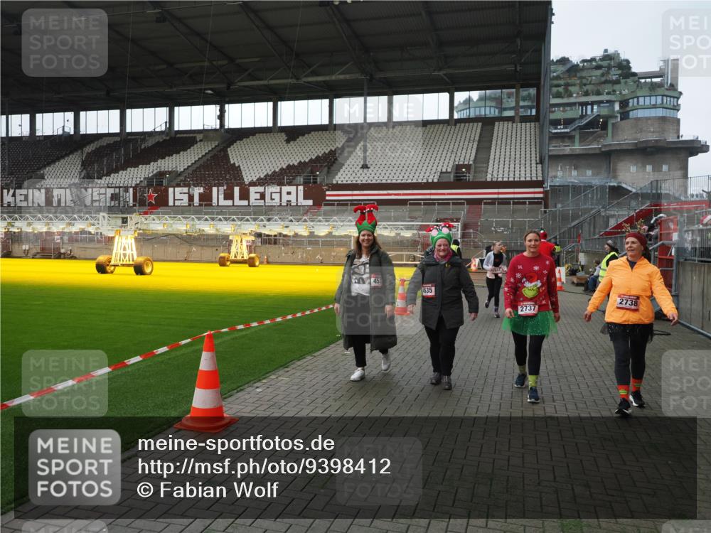 07.12.2025 - St. Pauli X-Mass-Run No. 15 Fabian Wolf http://msf.ph/oto/9398412 07.12.2025 10:51:00 Ziel 249, 381, 564, 769, 1691, 2737, 2738, 2763, 4535, 4537, 4760, 4881 meine-sportfotos.de