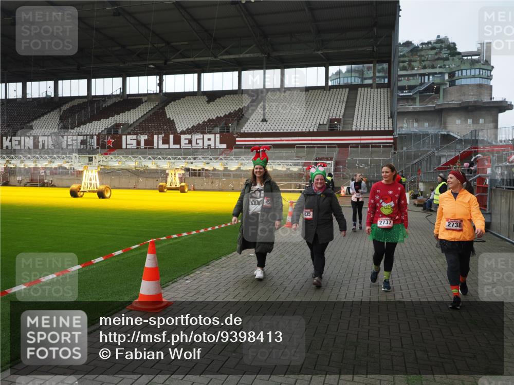 07.12.2025 - St. Pauli X-Mass-Run No. 15 Fabian Wolf http://msf.ph/oto/9398413 07.12.2025 10:51:00 Ziel 249, 381, 564, 769, 1691, 2737, 2738, 2763, 4535, 4537, 4760, 4881 meine-sportfotos.de