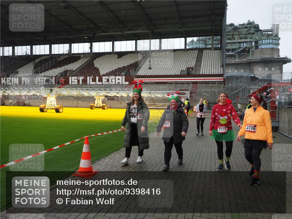 07.12.2025 - St. Pauli X-Mass-Run No. 15 Fabian Wolf http://msf.ph/oto/9398416 07.12.2025 10:51:01 Ziel 249, 381, 564, 769, 1691, 2737, 2738, 4535, 4537, 4881 meine-sportfotos.de