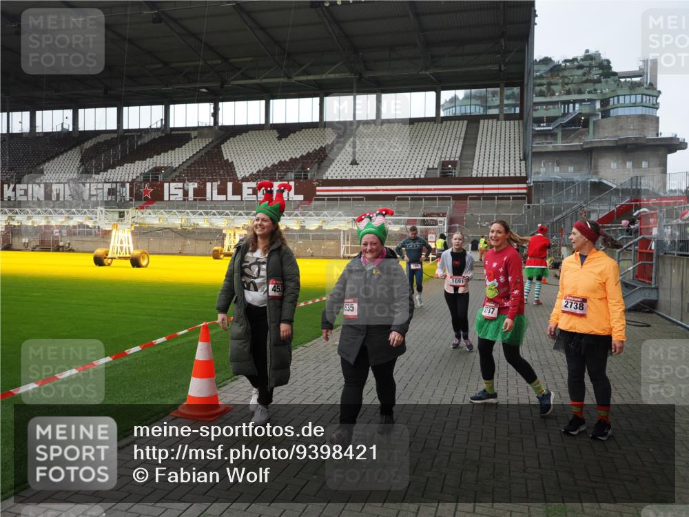 07.12.2025 - St. Pauli X-Mass-Run No. 15 Fabian Wolf http://msf.ph/oto/9398421 07.12.2025 10:51:02 Ziel 249, 381, 769, 1691, 2737, 2738, 4535, 4881 meine-sportfotos.de