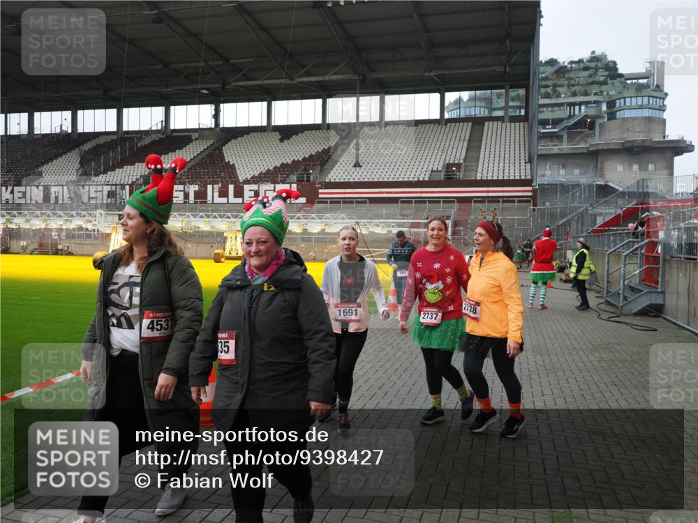 07.12.2025 - St. Pauli X-Mass-Run No. 15 Fabian Wolf http://msf.ph/oto/9398427 07.12.2025 10:51:03 Ziel 249, 381, 769, 1691, 2737, 2738 meine-sportfotos.de
