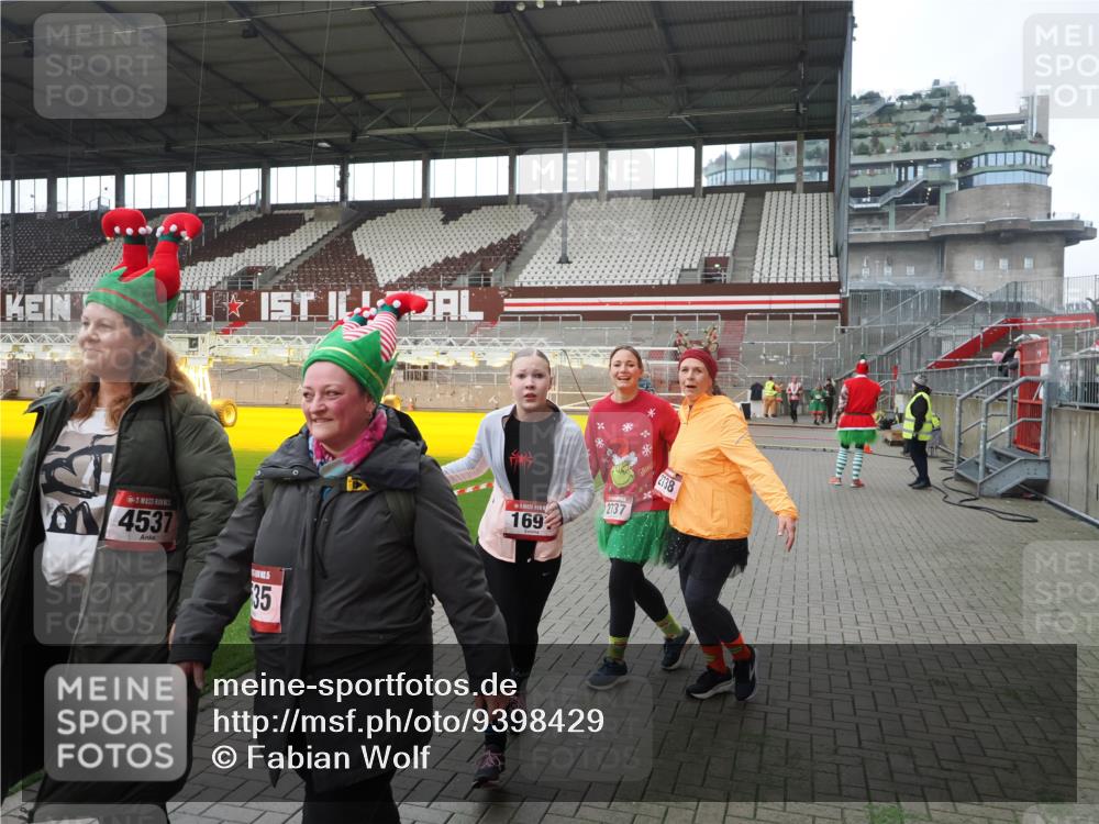 07.12.2025 - St. Pauli X-Mass-Run No. 15 Fabian Wolf http://msf.ph/oto/9398429 07.12.2025 10:51:03 Ziel 249, 381, 769, 1691, 2737, 2738 meine-sportfotos.de