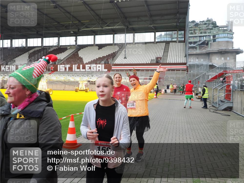 07.12.2025 - St. Pauli X-Mass-Run No. 15 Fabian Wolf http://msf.ph/oto/9398432 07.12.2025 10:51:04 Ziel 249, 381, 769, 1691, 2737, 2738 meine-sportfotos.de