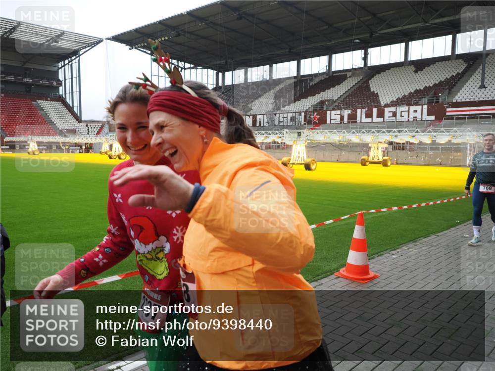 07.12.2025 - St. Pauli X-Mass-Run No. 15 Fabian Wolf http://msf.ph/oto/9398440 07.12.2025 10:51:06 Ziel 249, 769, 1691, 2737, 2738, 3342 meine-sportfotos.de