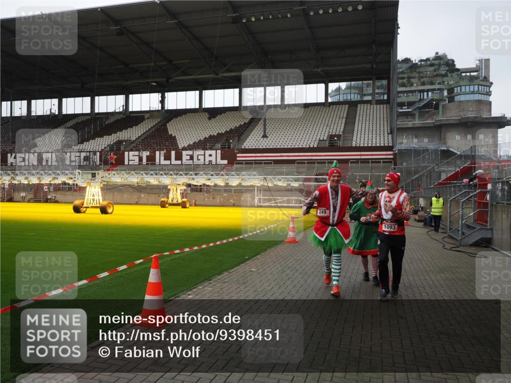07.12.2025 - St. Pauli X-Mass-Run No. 15 Fabian Wolf http://msf.ph/oto/9398451 07.12.2025 10:51:16 Ziel 1093, 1691, 3199, 3342 meine-sportfotos.de