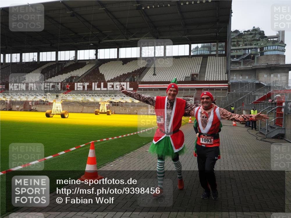 07.12.2025 - St. Pauli X-Mass-Run No. 15 Fabian Wolf http://msf.ph/oto/9398456 07.12.2025 10:51:17 Ziel 1093, 3199, 3342 meine-sportfotos.de