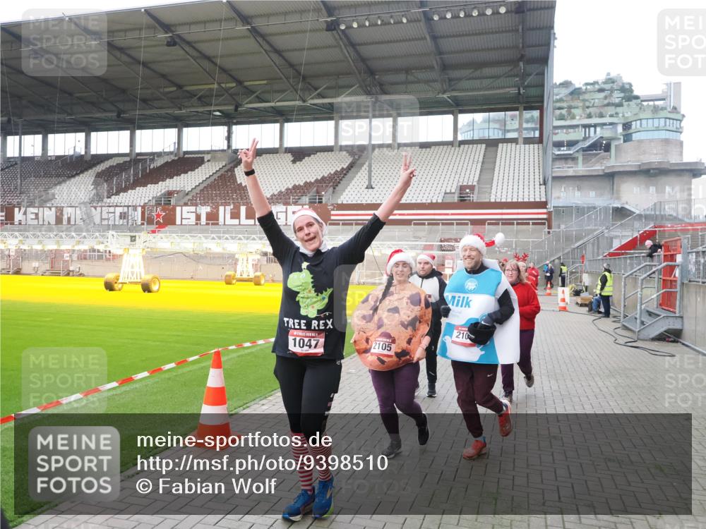 07.12.2025 - St. Pauli X-Mass-Run No. 15 Fabian Wolf http://msf.ph/oto/9398510 07.12.2025 10:51:43 Ziel 275, 328, 1047, 2103, 2105, 2327, 2332, 2553, 2642, 2643, 2674, 2959, 3223, 3228, 4862 meine-sportfotos.de