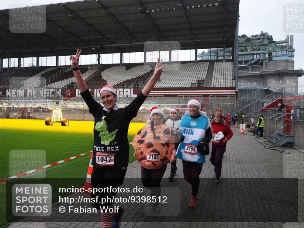 07.12.2025 - St. Pauli X-Mass-Run No. 15 Fabian Wolf http://msf.ph/oto/9398512 07.12.2025 10:51:43 Ziel 275, 328, 1047, 2103, 2105, 2327, 2332, 2553, 2642, 2643, 2674, 2959, 3223, 3228, 4862 meine-sportfotos.de