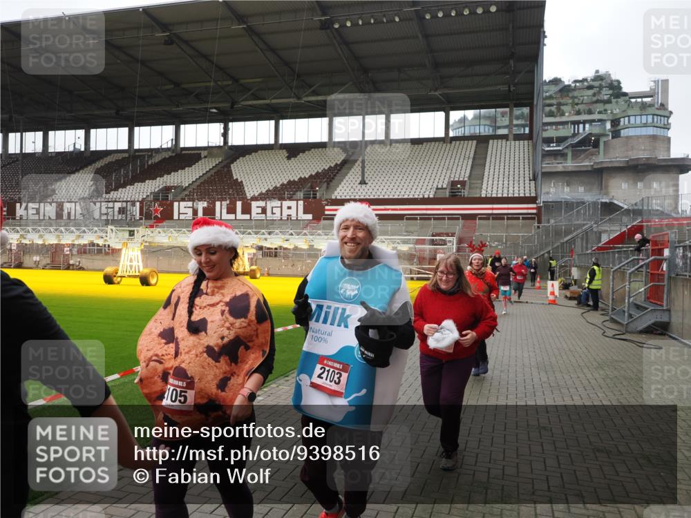 07.12.2025 - St. Pauli X-Mass-Run No. 15 Fabian Wolf http://msf.ph/oto/9398516 07.12.2025 10:51:44 Ziel 275, 328, 1047, 2103, 2105, 2327, 2332, 2553, 2593, 2607, 2642, 2643, 2674, 2959, 3223, 3228, 4862 meine-sportfotos.de