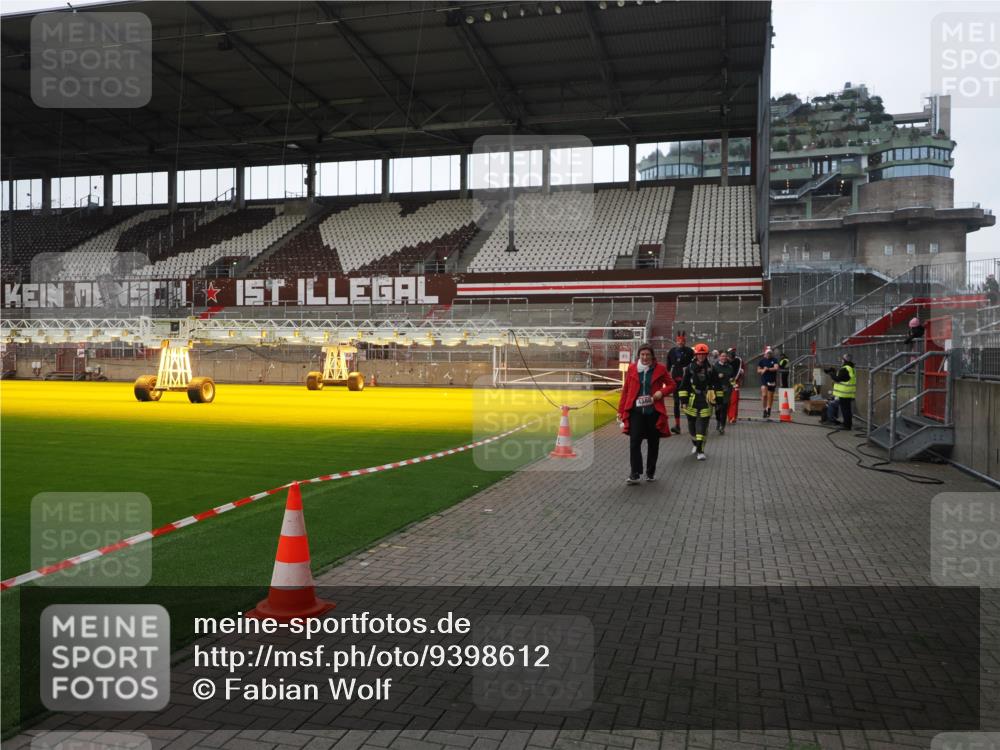 07.12.2025 - St. Pauli X-Mass-Run No. 15 Fabian Wolf http://msf.ph/oto/9398612 07.12.2025 10:52:12 Ziel 27, 499, 506, 654, 931, 1098, 2287, 2289, 2592, 2661, 4550, 4864, 4865, 4866, 4879, 4880 meine-sportfotos.de
