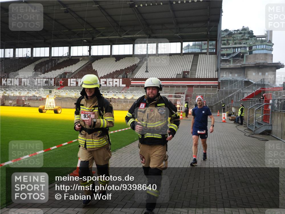 07.12.2025 - St. Pauli X-Mass-Run No. 15 Fabian Wolf http://msf.ph/oto/9398640 07.12.2025 10:52:21 Ziel 27, 499, 506, 654, 931, 1098, 4797, 4864, 4865, 4866, 4880, 4882 meine-sportfotos.de