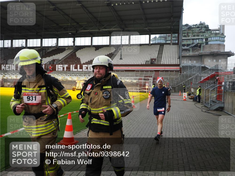07.12.2025 - St. Pauli X-Mass-Run No. 15 Fabian Wolf http://msf.ph/oto/9398642 07.12.2025 10:52:22 Ziel 27, 499, 506, 654, 931, 1098, 4797, 4864, 4866, 4882 meine-sportfotos.de