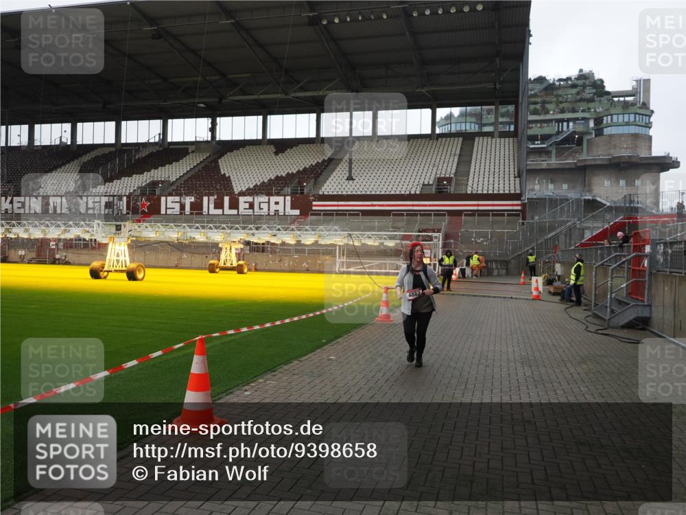 07.12.2025 - St. Pauli X-Mass-Run No. 15 Fabian Wolf http://msf.ph/oto/9398658 07.12.2025 10:52:26 Ziel 27, 499, 506, 654, 931, 1098, 4797, 4864, 4866, 4882 meine-sportfotos.de