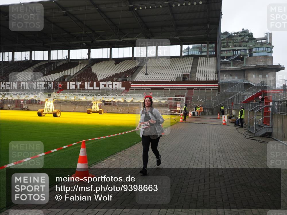 07.12.2025 - St. Pauli X-Mass-Run No. 15 Fabian Wolf http://msf.ph/oto/9398663 07.12.2025 10:52:27 Ziel 499, 506, 654, 931, 1098, 4797, 4864, 4866, 4882 meine-sportfotos.de