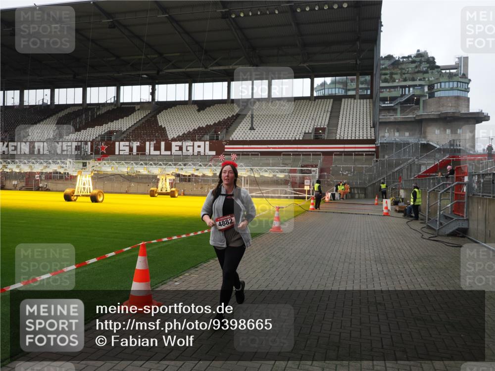 07.12.2025 - St. Pauli X-Mass-Run No. 15 Fabian Wolf http://msf.ph/oto/9398665 07.12.2025 10:52:28 Ziel 499, 506, 654, 931, 1098, 4797, 4864, 4866, 4882 meine-sportfotos.de