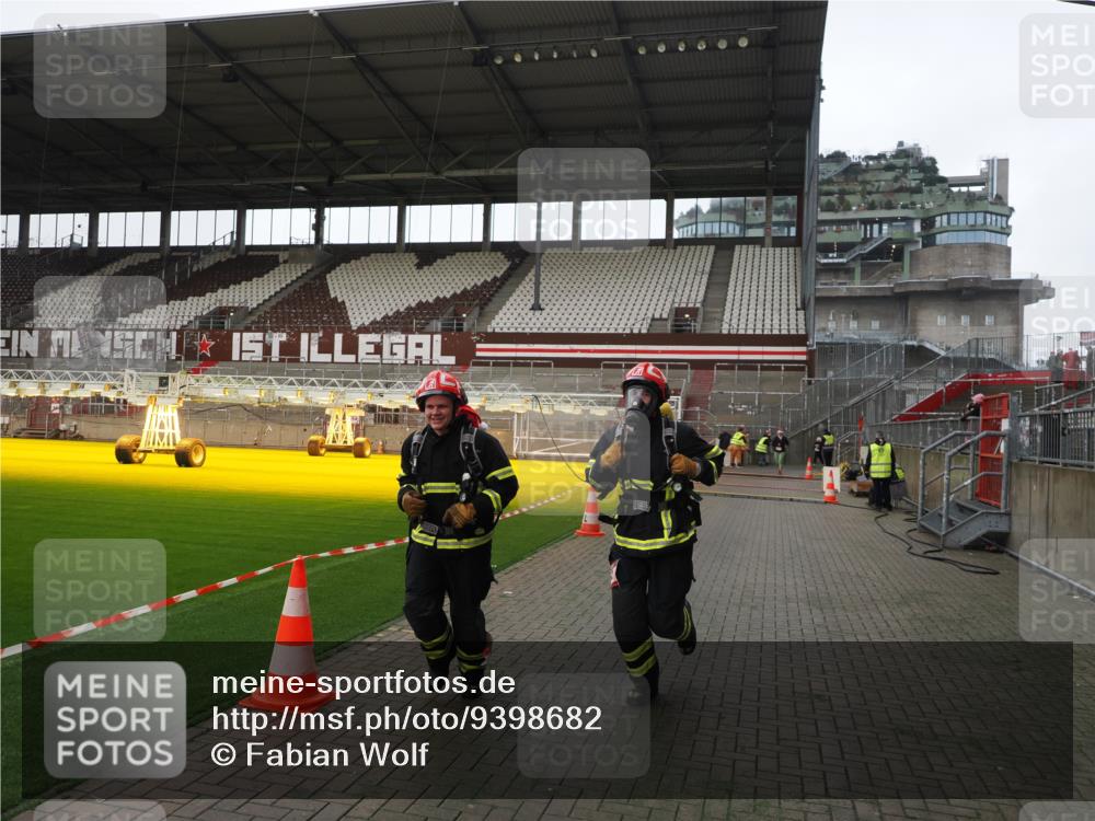 07.12.2025 - St. Pauli X-Mass-Run No. 15 Fabian Wolf http://msf.ph/oto/9398682 07.12.2025 10:52:50 Ziel 176, 262, 1305, 4859 meine-sportfotos.de