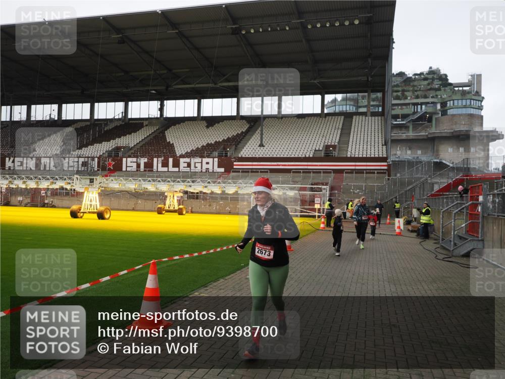 07.12.2025 - St. Pauli X-Mass-Run No. 15 Fabian Wolf http://msf.ph/oto/9398700 07.12.2025 10:53:02 Ziel 176, 262, 500, 504, 507, 510, 2673, 4859 meine-sportfotos.de