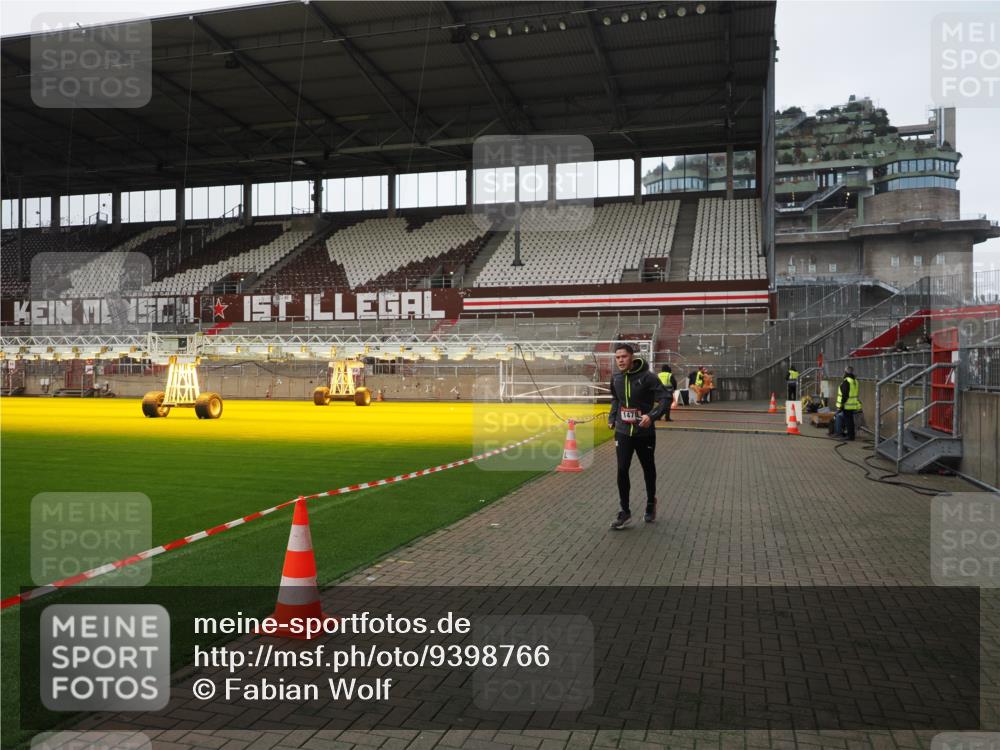 07.12.2025 - St. Pauli X-Mass-Run No. 15 Fabian Wolf http://msf.ph/oto/9398766 07.12.2025 10:53:45 Ziel 106, 1478, 1679, 1680, 1681, 1682, 1683 meine-sportfotos.de