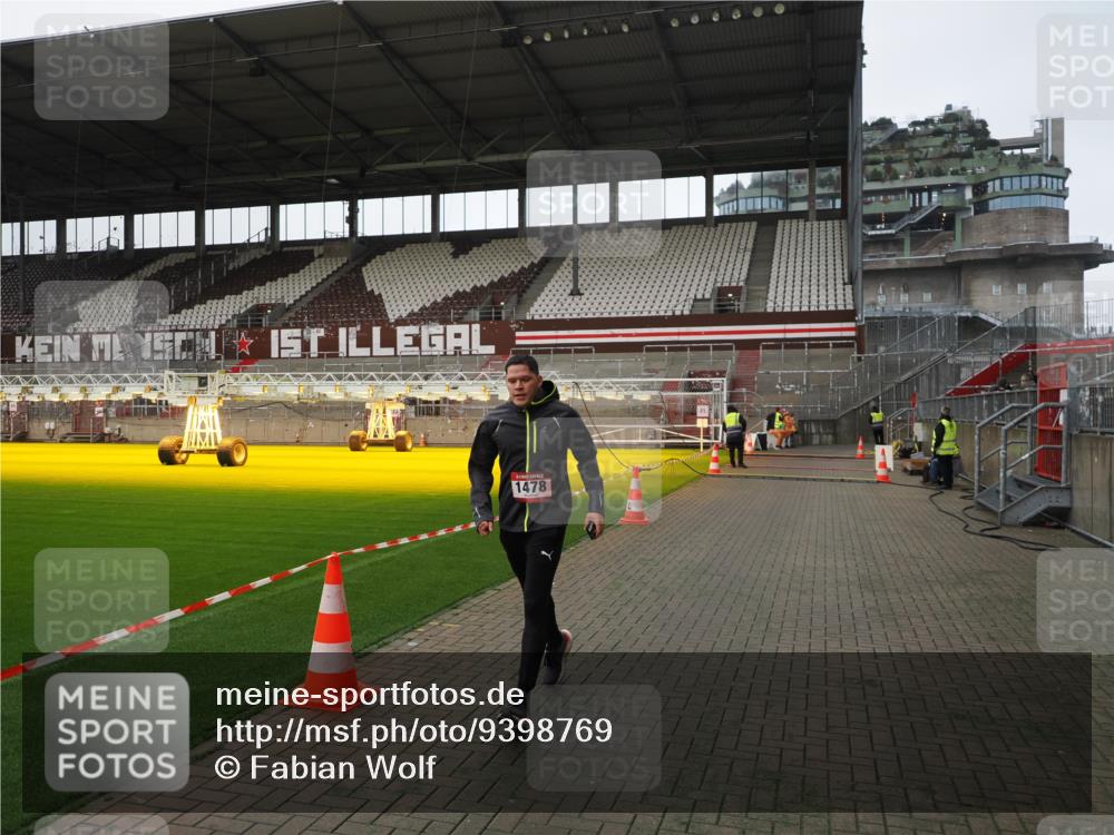 07.12.2025 - St. Pauli X-Mass-Run No. 15 Fabian Wolf http://msf.ph/oto/9398769 07.12.2025 10:53:46 Ziel 1478, 1679, 1681, 1682 meine-sportfotos.de