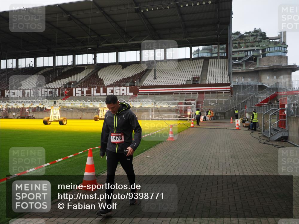 07.12.2025 - St. Pauli X-Mass-Run No. 15 Fabian Wolf http://msf.ph/oto/9398771 07.12.2025 10:53:47 Ziel 1478, 1679, 1681, 1682 meine-sportfotos.de