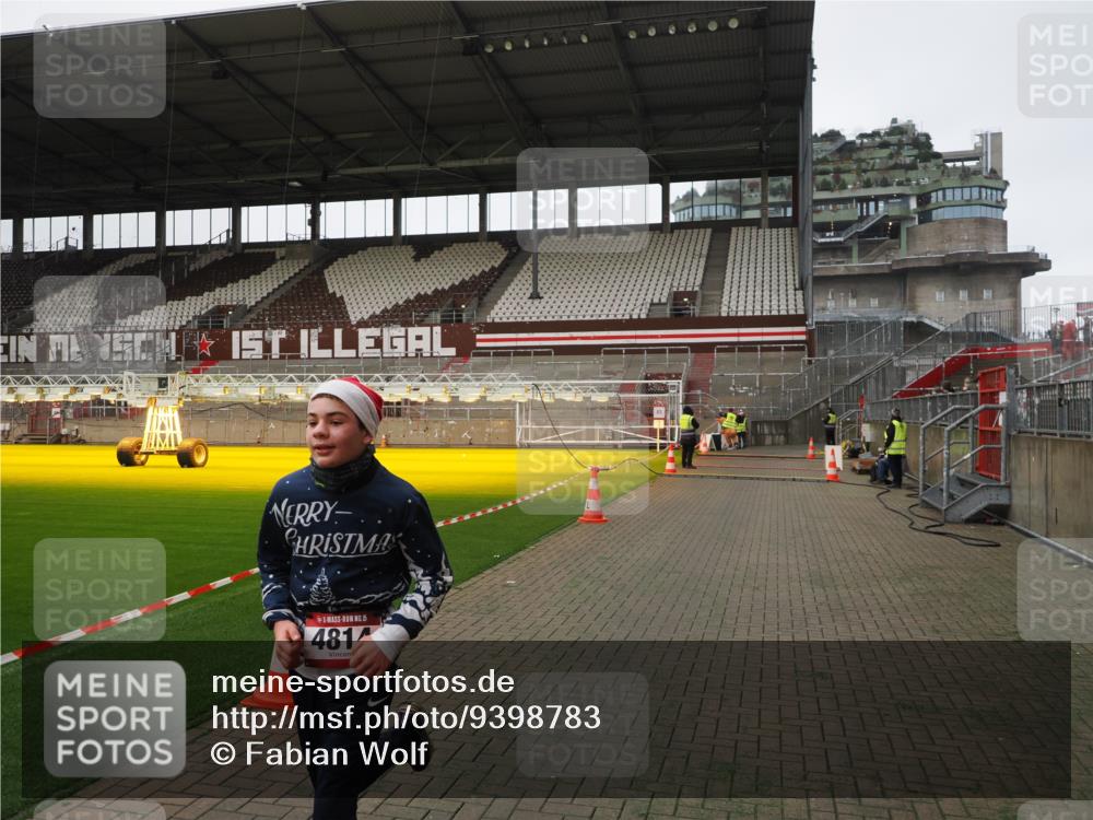 07.12.2025 - St. Pauli X-Mass-Run No. 15 Fabian Wolf http://msf.ph/oto/9398783 07.12.2025 10:54:00 Ziel 1478, 4814 meine-sportfotos.de