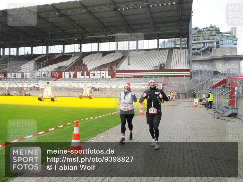 07.12.2025 - St. Pauli X-Mass-Run No. 15 Fabian Wolf http://msf.ph/oto/9398827 07.12.2025 10:54:41 Ziel 656, 692, 1177, 2286, 2328, 2358, 2360, 2832, 3391, 3437 meine-sportfotos.de